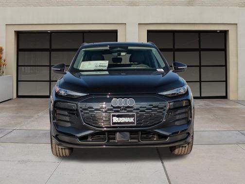 2025 Audi Q6 e-tron Premium quattro