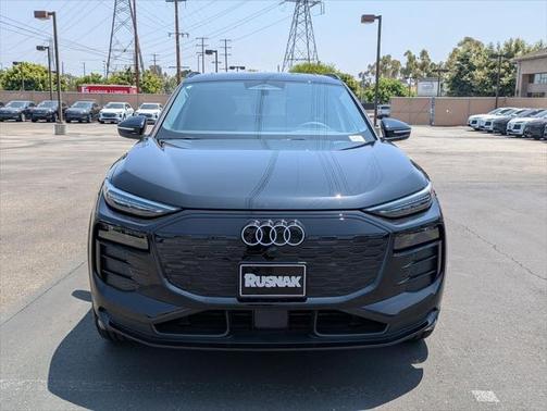 2025 Audi Q6 e-tron Premium Plus quattro