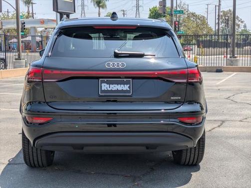 2025 Audi Q6 e-tron Premium Plus quattro