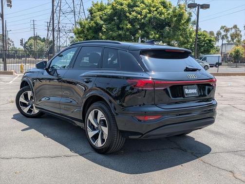2025 Audi Q6 e-tron Premium Plus quattro