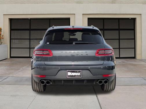 2018 Porsche Macan Base