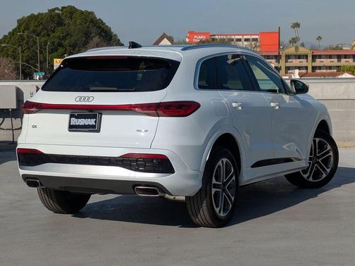 2025 Audi Q5 Premium TFSI quattro S tronic