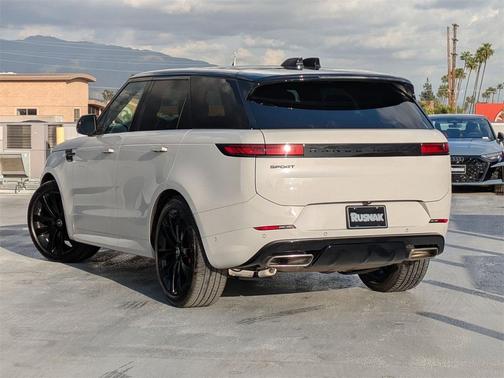 2025 Land Rover Range Rover Sport SE