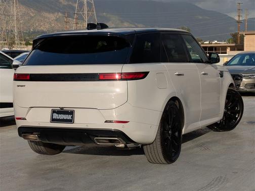 2025 Land Rover Range Rover Sport SE