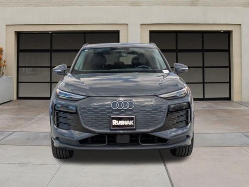 2025 Audi Q6 e-tron Premium quattro