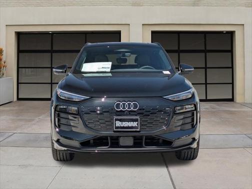 2025 Audi Q6 e-tron Premium Plus quattro