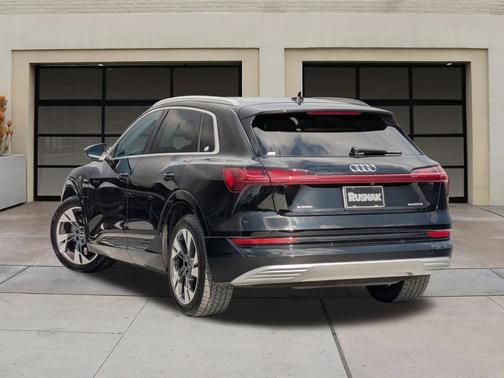 2022 Audi e-tron Premium