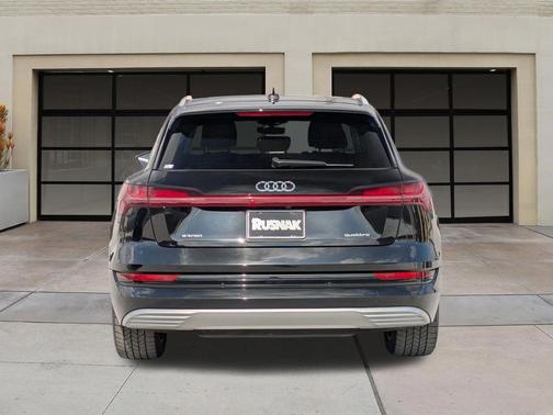 2022 Audi e-tron Premium