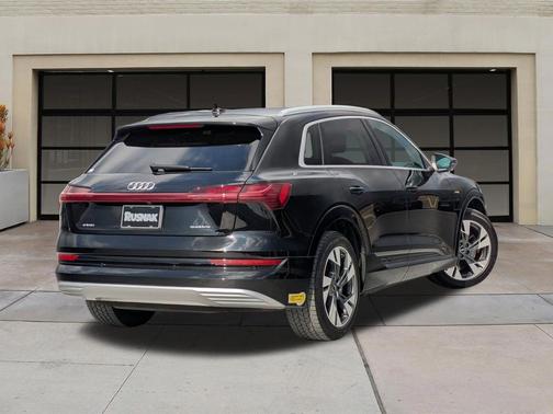 2022 Audi e-tron Premium