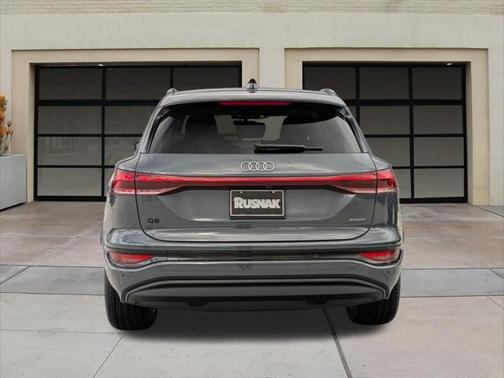 2025 Audi Q6 e-tron Premium Plus quattro