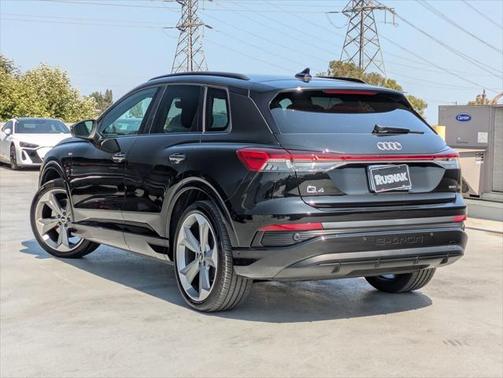 2024 Audi Q4 e-tron Premium Plus 55 quattro