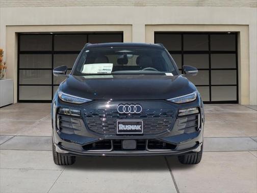 2025 Audi Q6 e-tron Premium Plus quattro