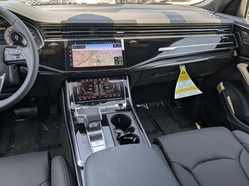 Daytona Gray Pearl Effect 2026 Audi Q8 55 Prestige