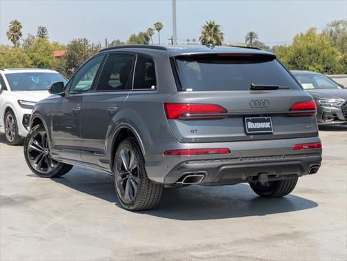 2025 Audi Q7 55 Premium Plus