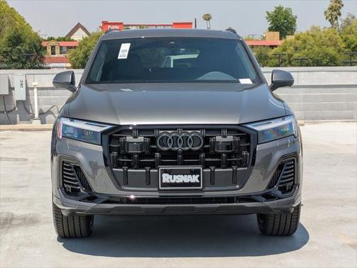 2025 Audi Q7 55 Premium Plus