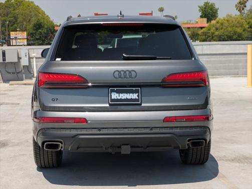 2025 Audi Q7 55 Premium Plus