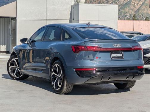 2024 Audi Q8 e-tron Premium Plus