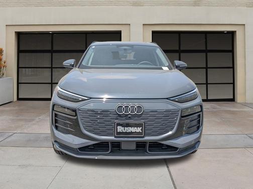 2025 Audi Q6 e-tron Premium Plus quattro