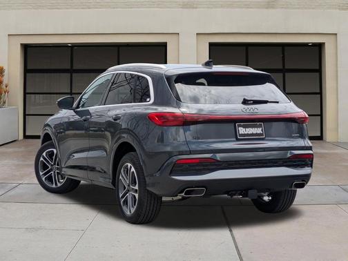 Tambora Gray Metallic 2026 Audi Q5 Premium Plus TFSI quattro S tronic