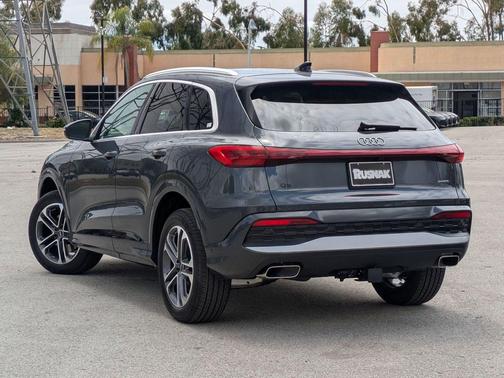 Tambora Gray Metallic 2026 Audi Q5 Premium Plus TFSI quattro S tronic