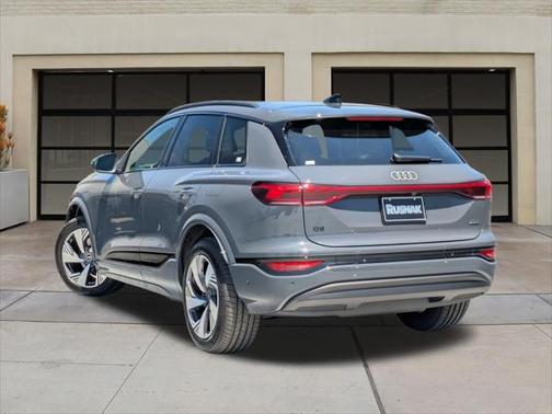 2025 Audi Q6 e-tron Premium Plus quattro