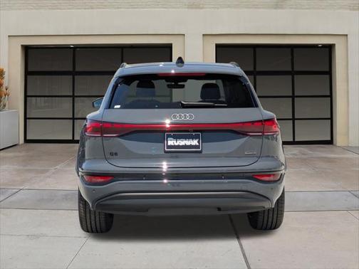 2025 Audi Q6 e-tron Premium Plus quattro