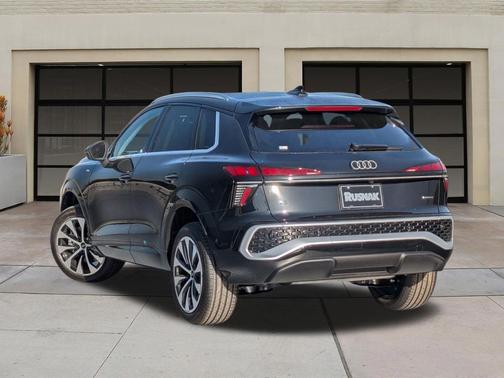 Mythos Black Metallic 2026 Audi Q3 S line