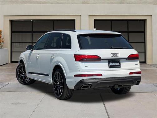 2025 Audi Q7 55 Premium Plus