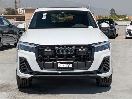 2025 Audi Q7 55 Premium Plus