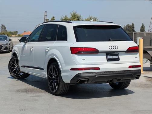 2025 Audi Q7 55 Premium Plus