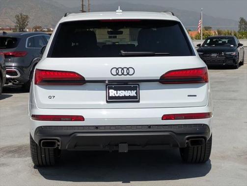 2025 Audi Q7 55 Premium Plus