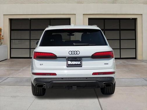 2025 Audi Q7 55 Premium Plus