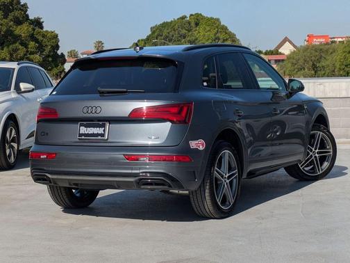 Daytona Gray Pearl Effect 2023 Audi Q5 55 S line Prestige