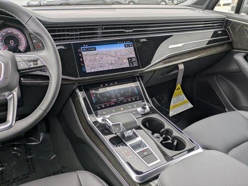 2025 Audi Q7 55 Premium Plus