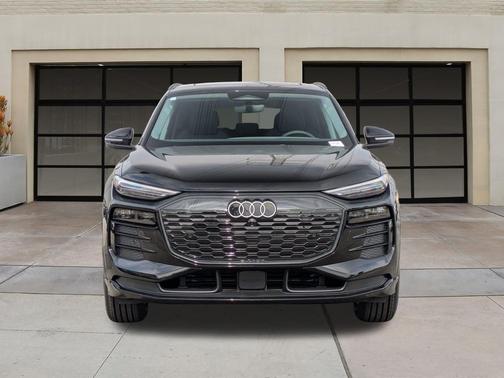 2025 Audi Q6 e-tron Premium Plus quattro
