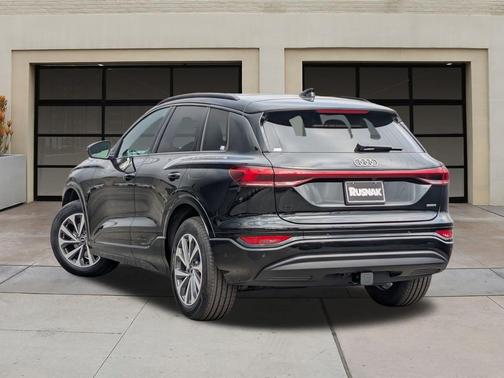 2025 Audi Q6 e-tron Premium Plus quattro