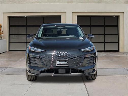 2025 Audi Q6 e-tron Premium quattro