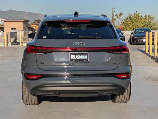 2025 Audi Q6 e-tron Premium Plus quattro