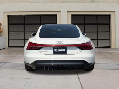 2022 Audi e-tron GT Premium Plus