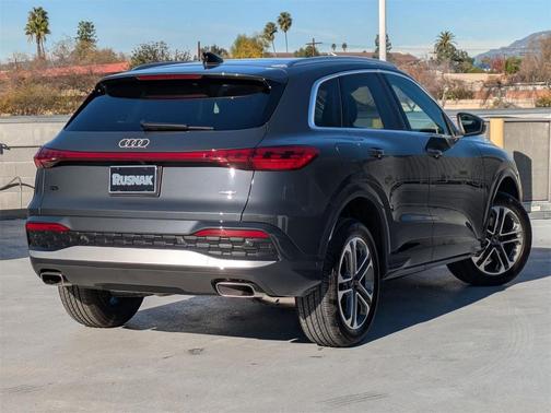 2025 Audi Q5 Premium TFSI quattro S tronic