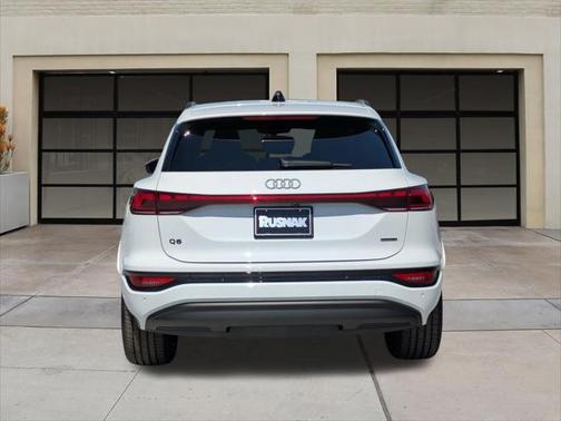 2025 Audi Q6 e-tron Premium Plus quattro