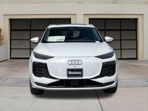 2025 Audi Q6 e-tron Premium Plus quattro