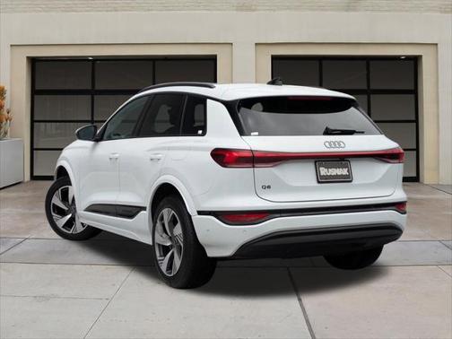 2025 Audi Q6 e-tron Premium quattro