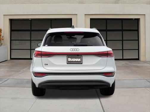 2025 Audi Q6 e-tron Premium quattro