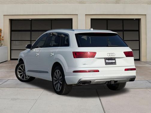 2019 Audi Q7 55 Premium Plus