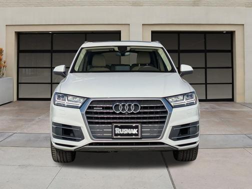 2019 Audi Q7 55 Premium Plus