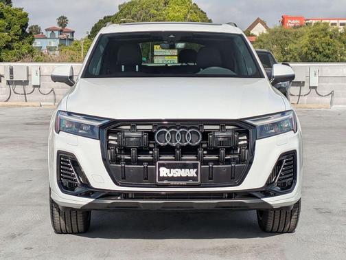 Glacier White Metallic 2025 Audi Q7 55 Premium Plus