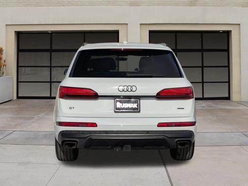 Glacier White Metallic 2025 Audi Q7 55 Premium Plus