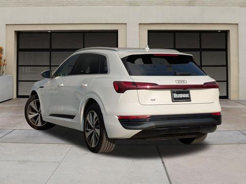2024 Audi Q8 e-tron Premium