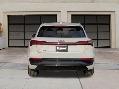 2024 Audi Q8 e-tron Premium